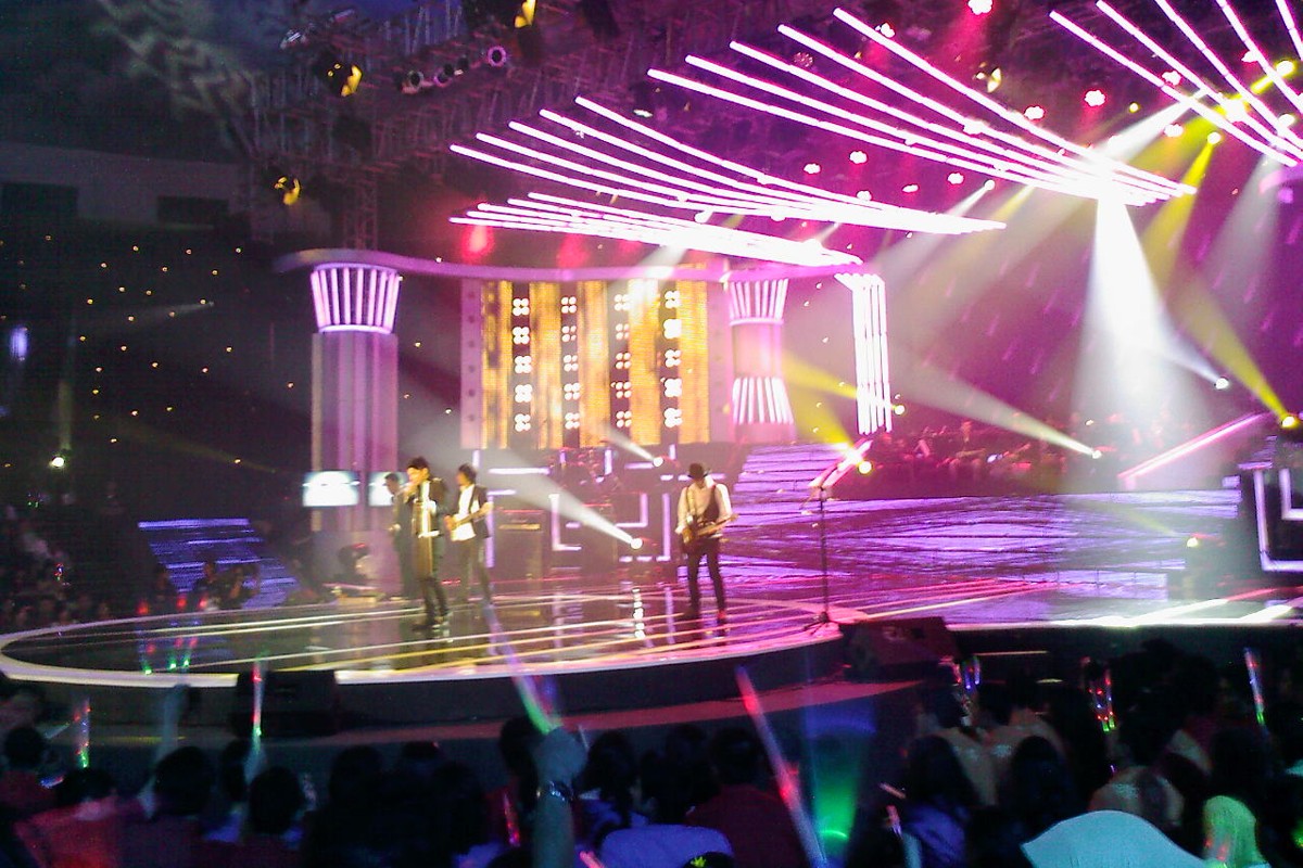 Arsip Pasha tampil di Plaza Semanggi; foto diunggah pada 23 Mei 2011, bukan konser 2026.